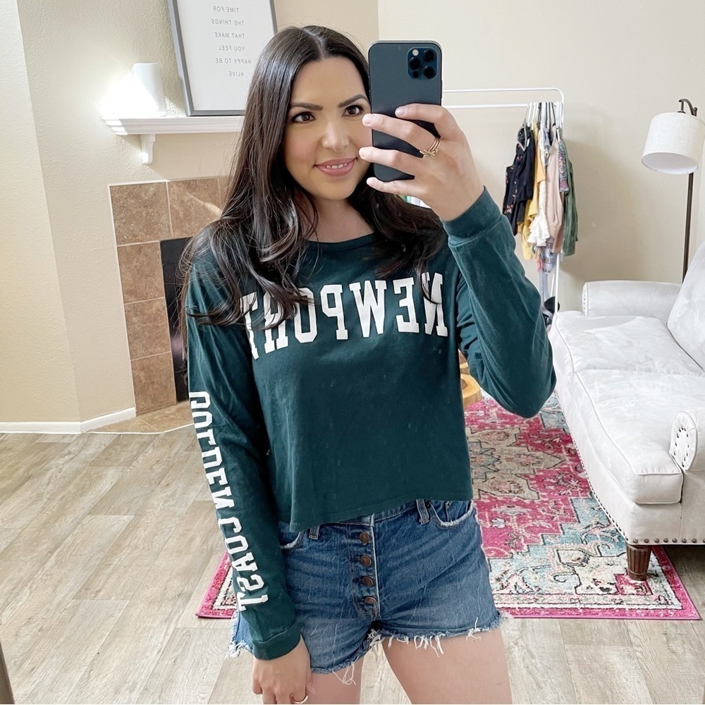 Newport Destination Cropped Long Sleeve Tee